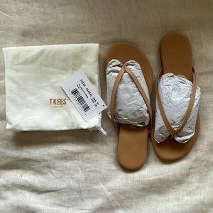 Tkees Foundations Matte Pout Sandals size 7